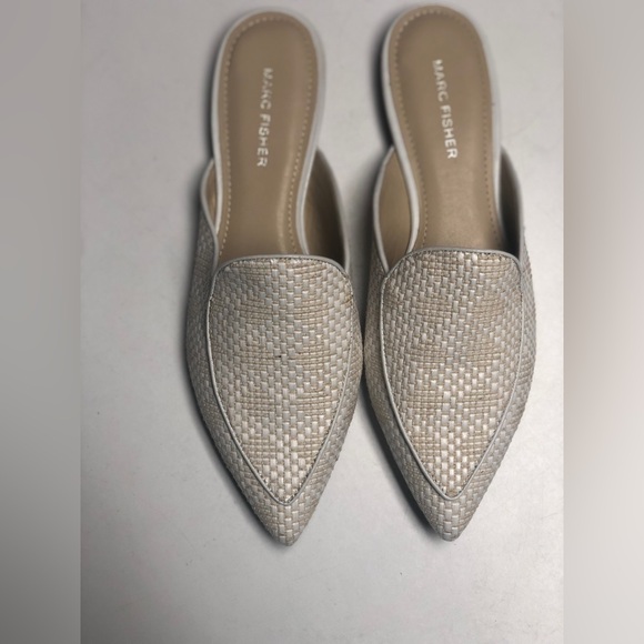 Marc Fisher Size 7.5 Medium Beige/White Woven Pointed-Toe Flats/Mules.Preowned. - Picture 2 of 8